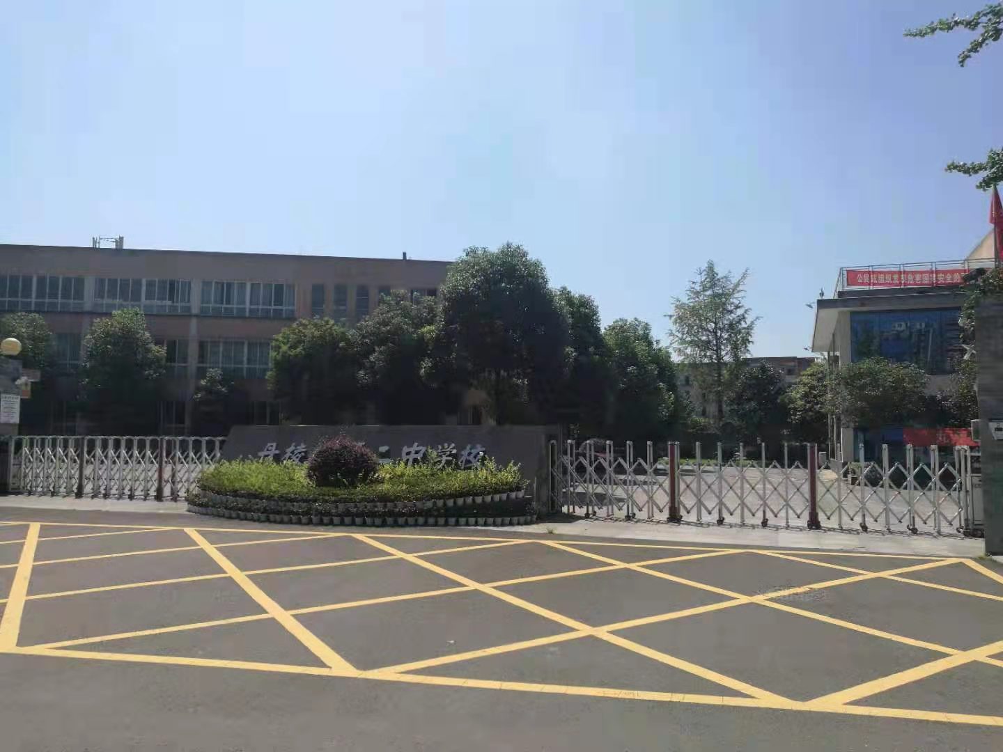 伸縮門、電動(dòng)門